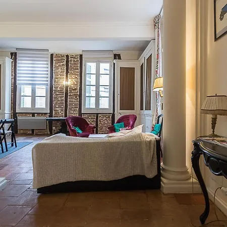 Apartment Le Logis De Sainte-Scarbes *